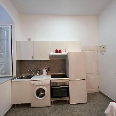 Апартаменты Quirky 1Br Just Off Main Street Prime Location Гибралтар Экстерьер фото