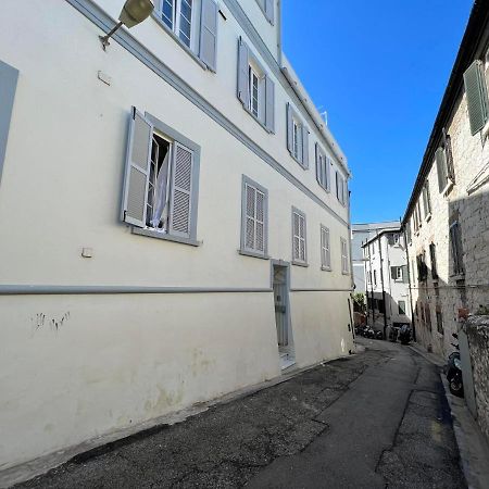 Апартаменты Quirky 1Br Just Off Main Street Prime Location Гибралтар Экстерьер фото