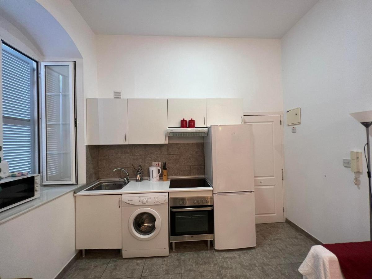 Апартаменты Quirky 1Br Just Off Main Street Prime Location Гибралтар Экстерьер фото