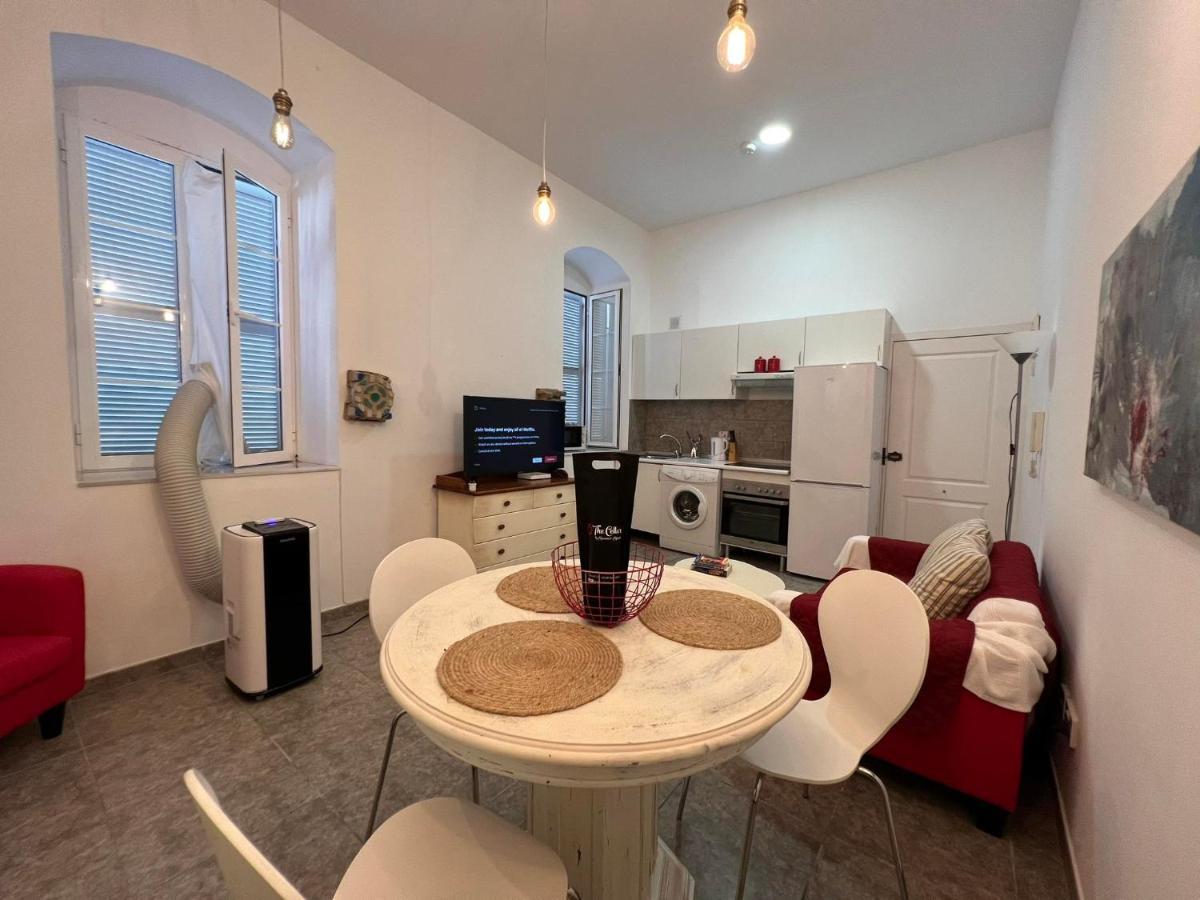 Апартаменты Quirky 1Br Just Off Main Street Prime Location Гибралтар Экстерьер фото