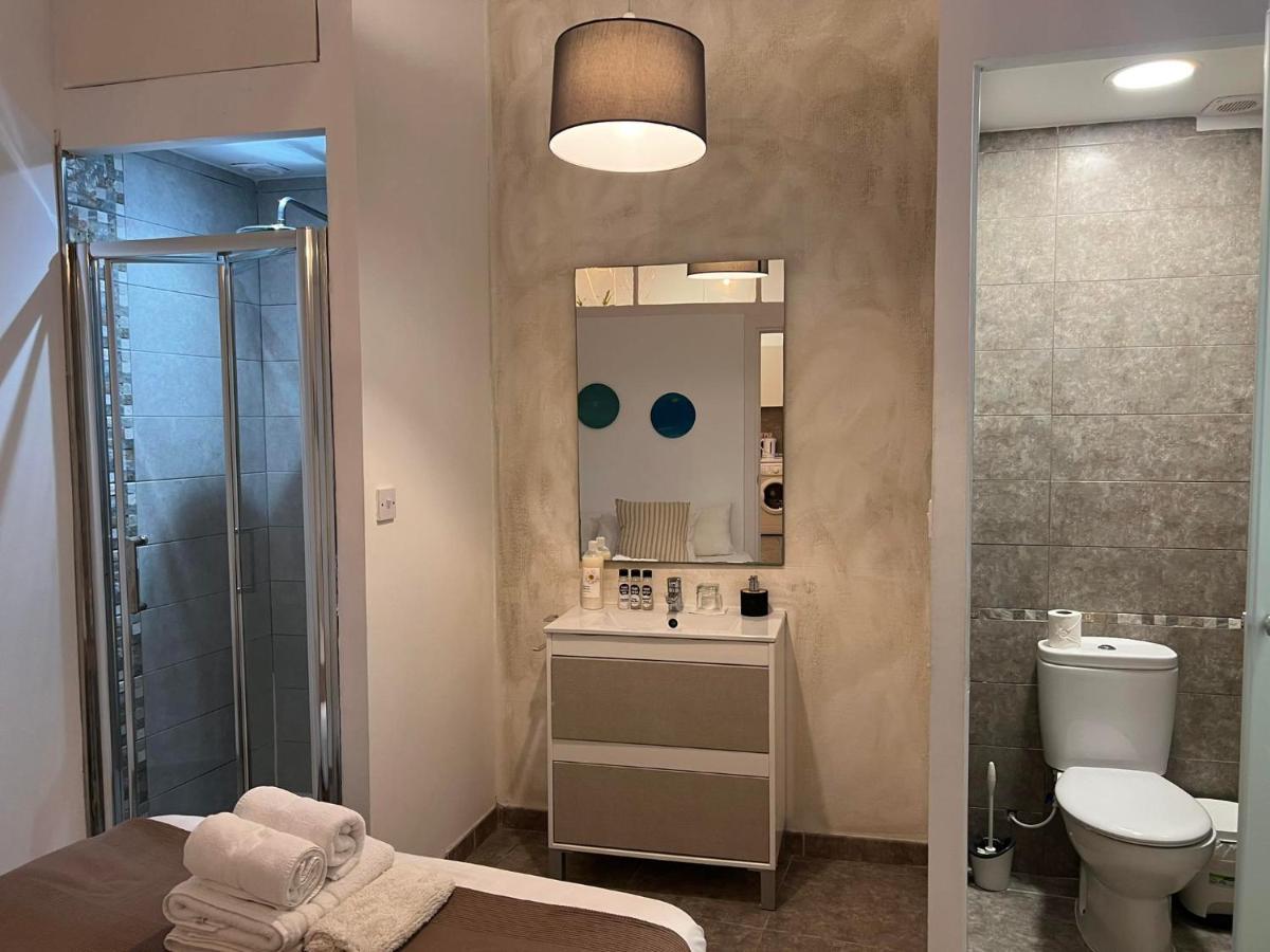 Апартаменты Quirky 1Br Just Off Main Street Prime Location Гибралтар Экстерьер фото