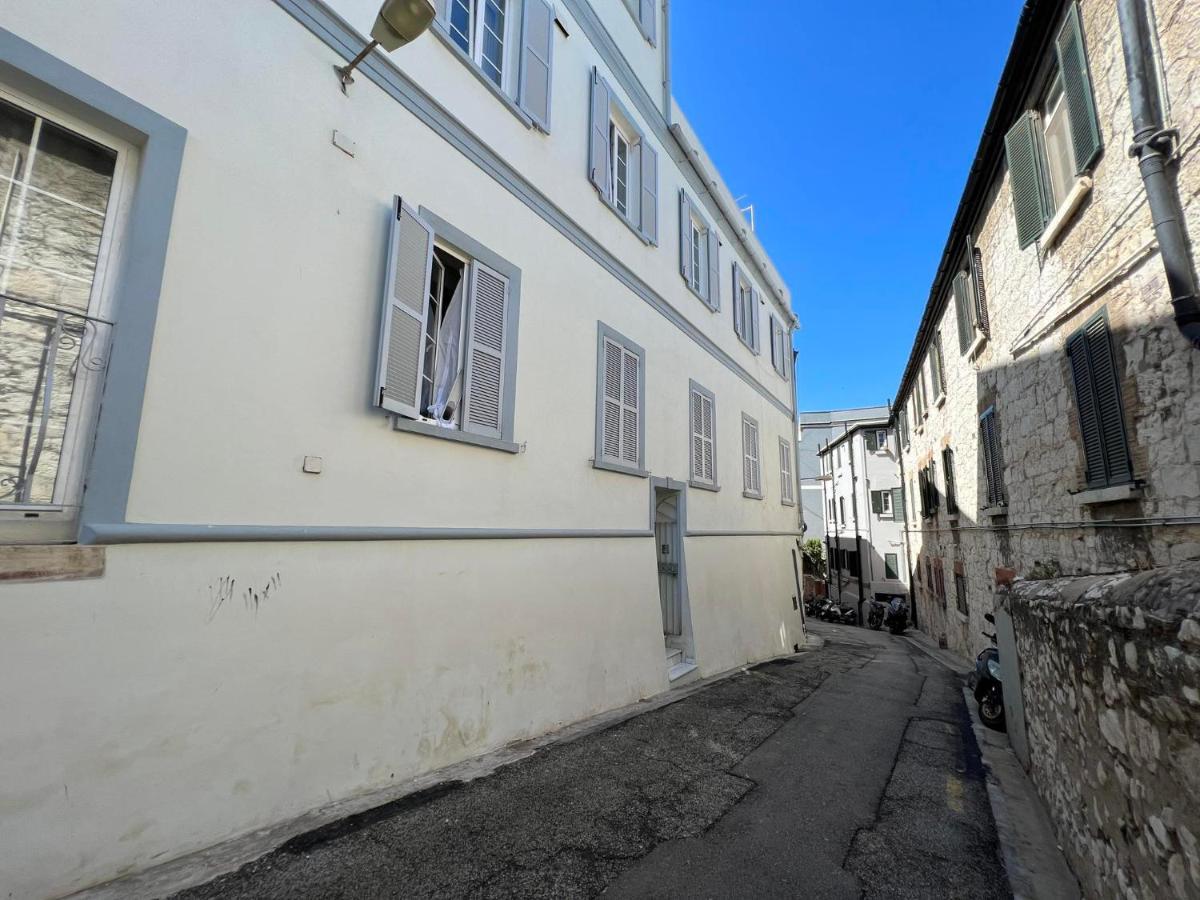 Апартаменты Quirky 1Br Just Off Main Street Prime Location Гибралтар Экстерьер фото